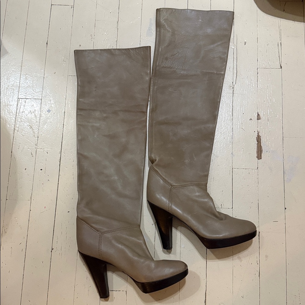 GORGEOUS VINTAGE VERO Cuoio Taupe Heeled Boots